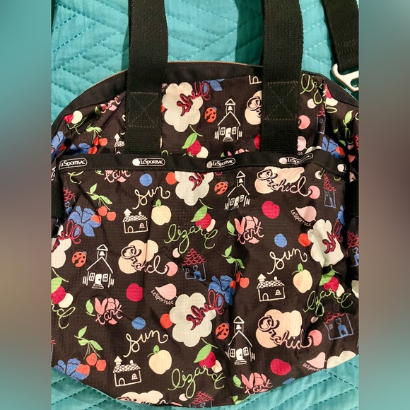 Lesportsac Black Floral Crossbody Bag; Some Corrosion on Metal Clasps - Picture 3 of 7
